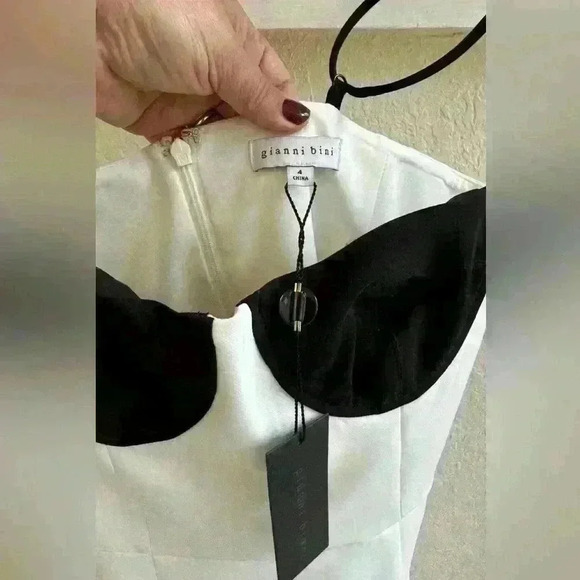 NWT Gianni Bini Clara Crepe
Sweetheart Neckline Dress - Picture 4 of 6